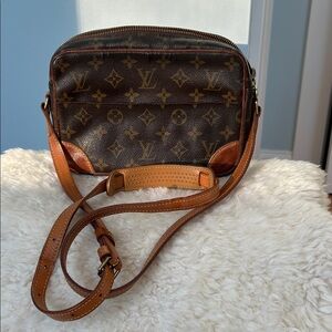 LOUIS VUITTON | Trocadero 23 | Crossbody